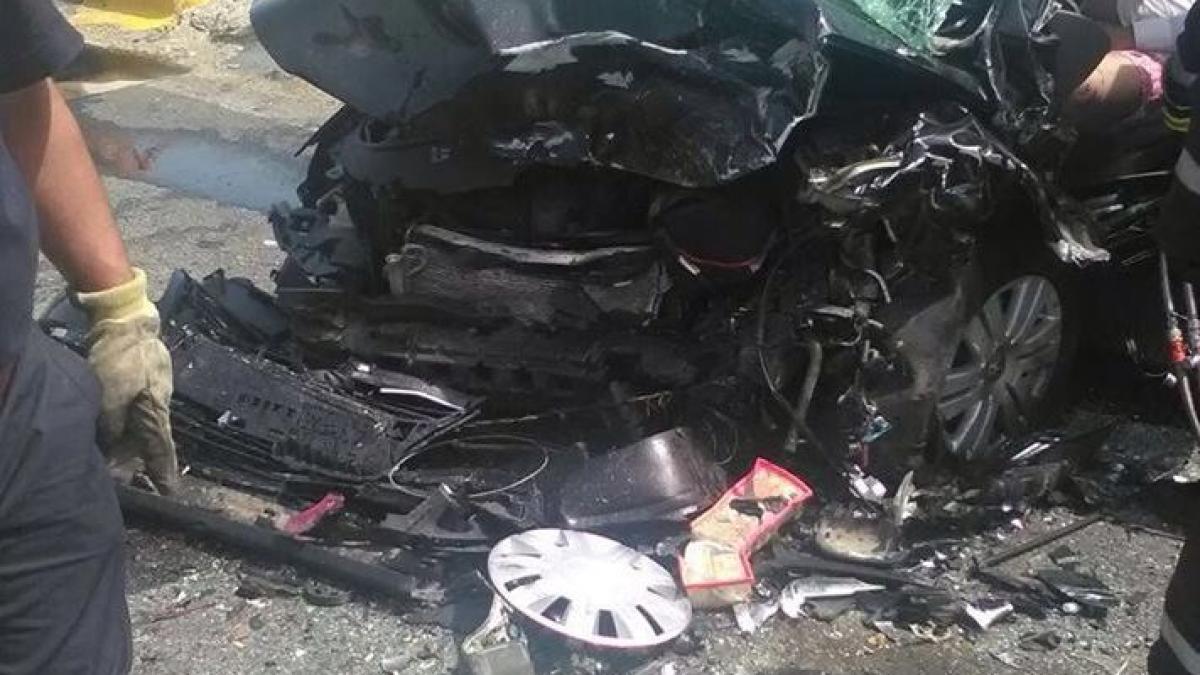 accident grav la brasov intre un autocar plin cu turisti straini si un autoturism doi oameni au