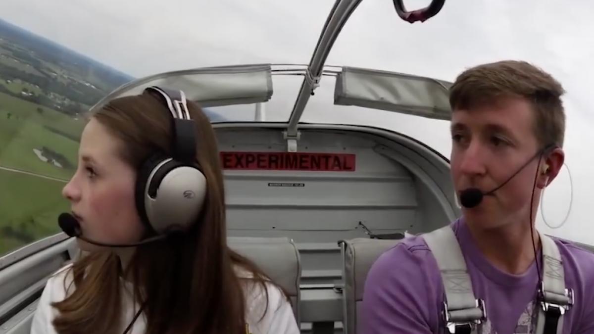 a urcat in avion cu iubitul ei pilot in timp ce admira peisajele a vazut ceva in jos efectiv nu ii