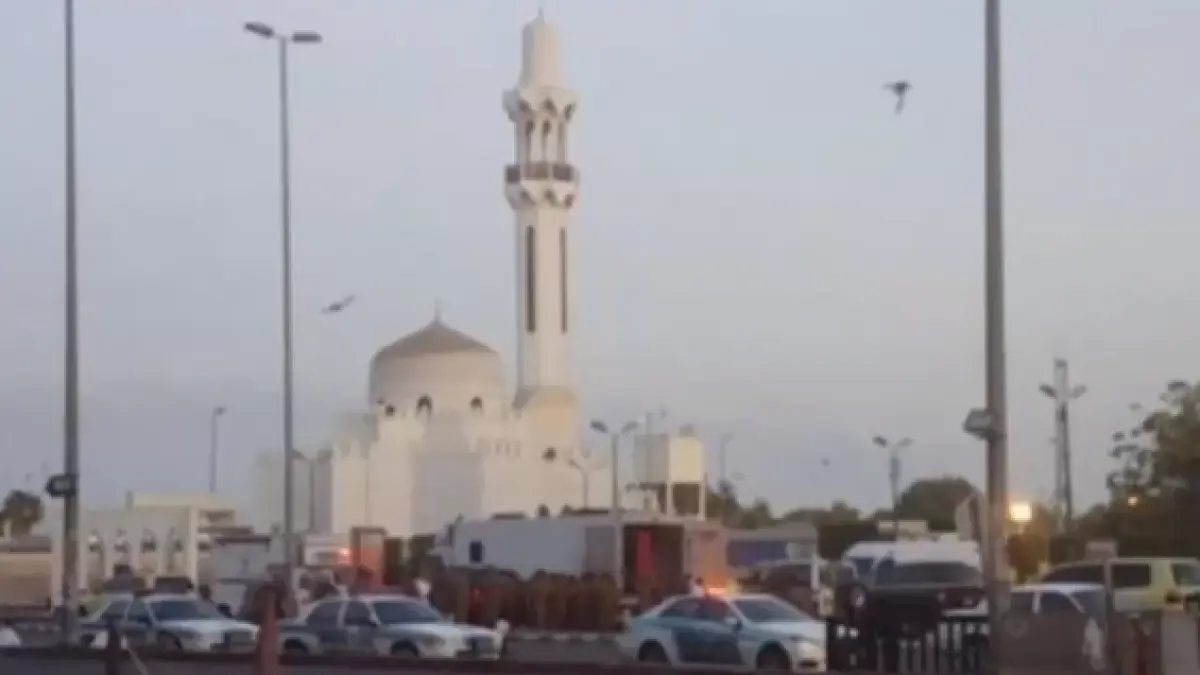 atac armat langa palatul regal din arabia saudita sunt mai multi morti si raniti video