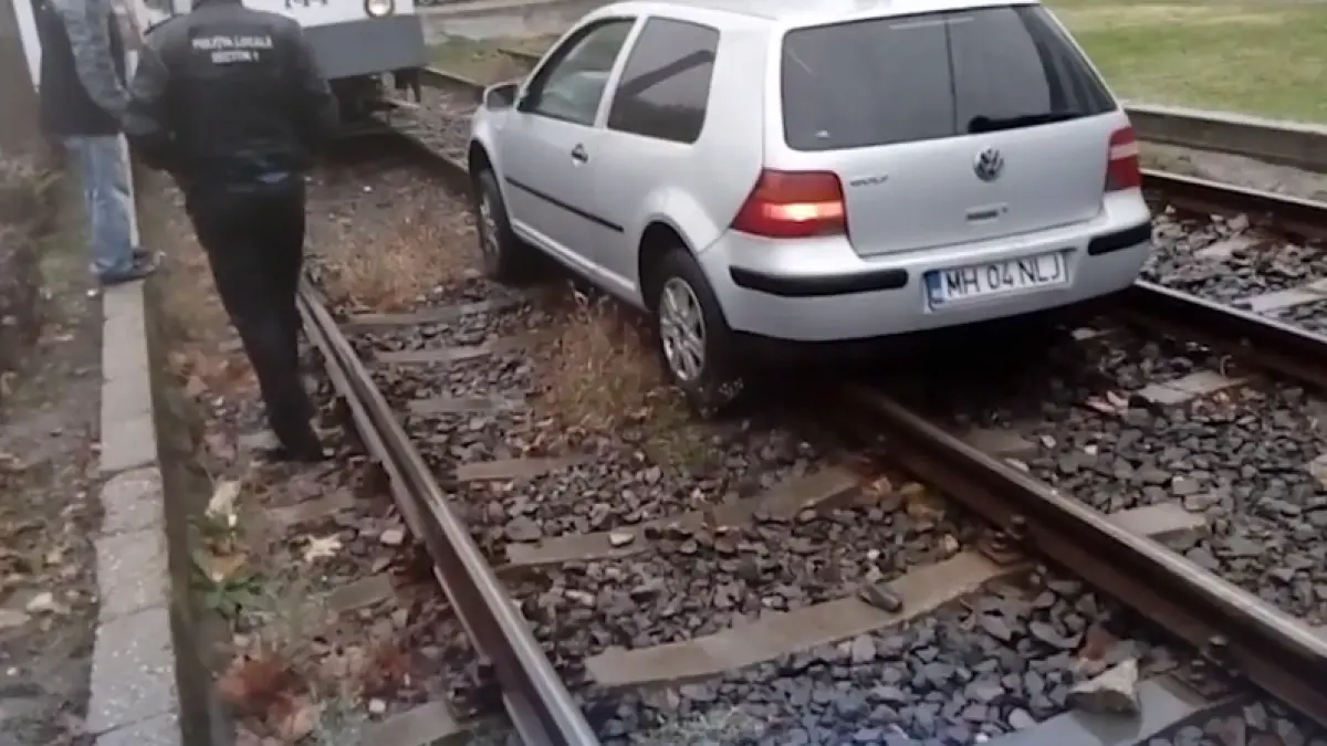 un sofer beat nu a mai nimerit carosabilul a ajuns pe linia de tramvai si a blocat sase mijloace de