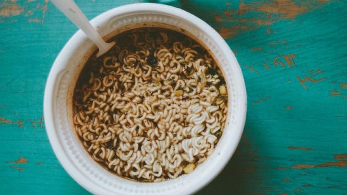 adevarul despre supa la plic iata ce se intampla in stomacul tau dupa ce o mananci video