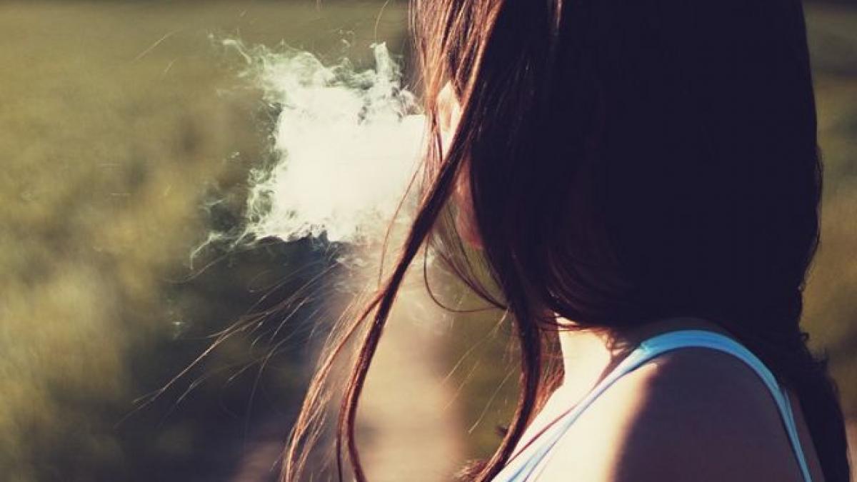 metoda simpla prin care poti sa renunti la fumat intr o ora o femeie a dezvaluit trucul care i a