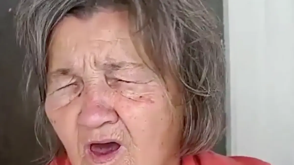 i s a facut mila cand a vazut cum a ajuns sa arate bunica ei asa ca a decis sa o ajute
