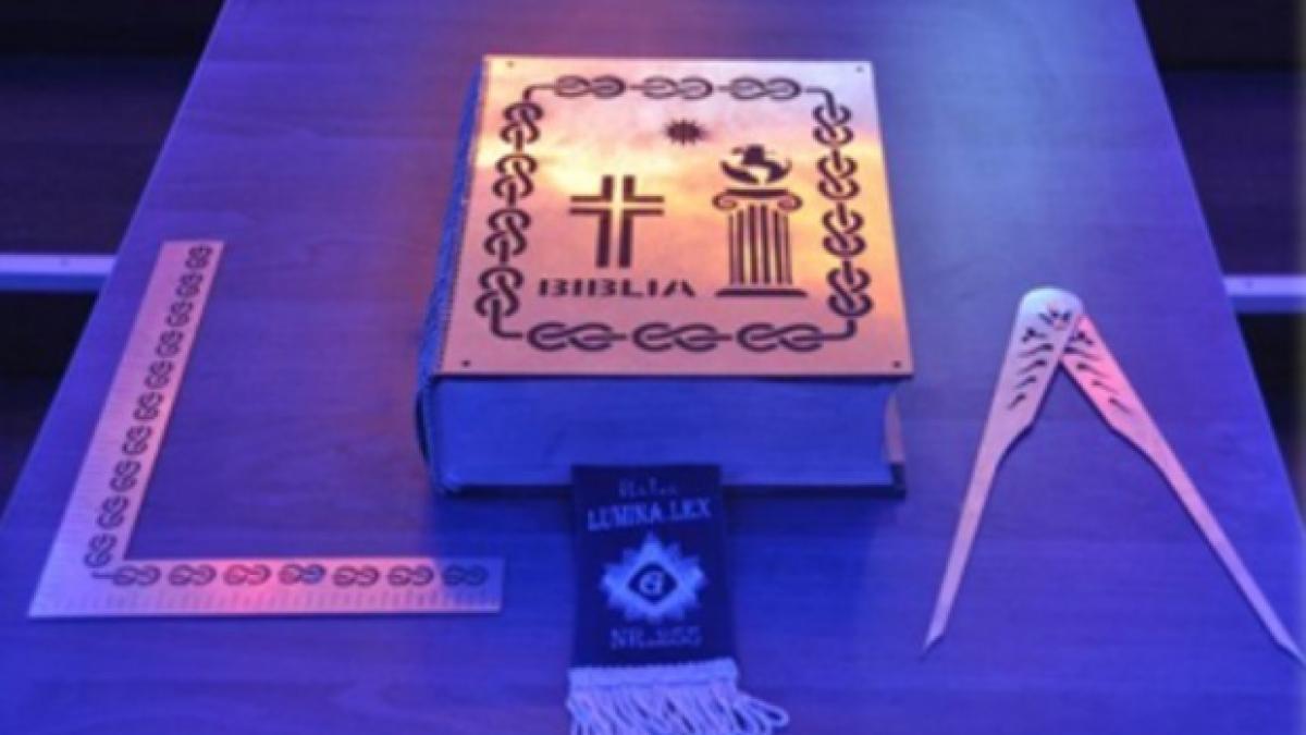 cand seful masonilor e un personaj sinistru