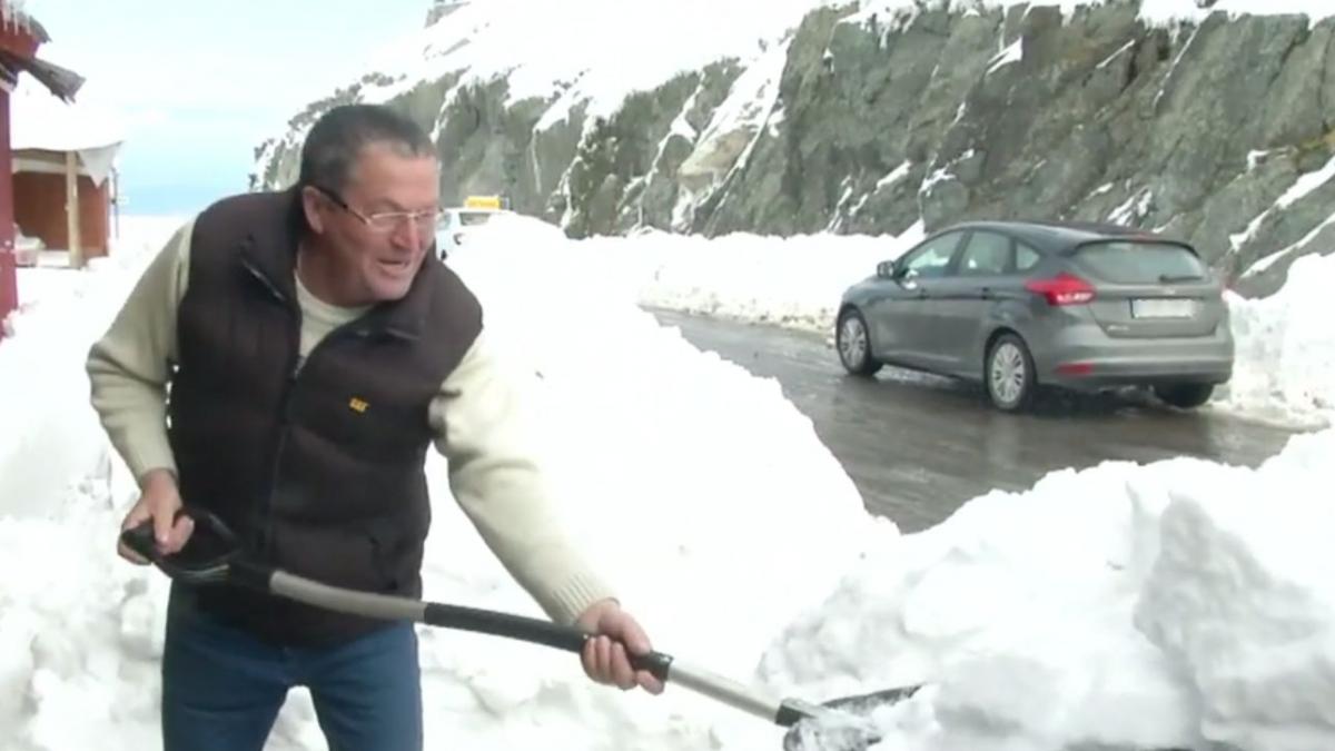 locul din romania unde stratul de zapada a ajuns deja la un metru