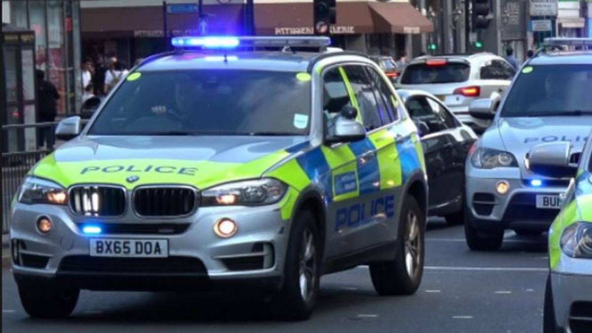 politistii britanici au oprit un roman in trafic cand au vazut cine era in masina lui l au arestat