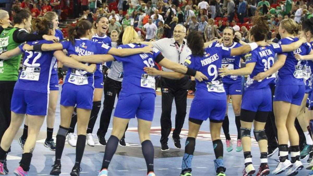 handbalistele de la csm bucuresti blocate la varsovia stau de zece ore in aeroport