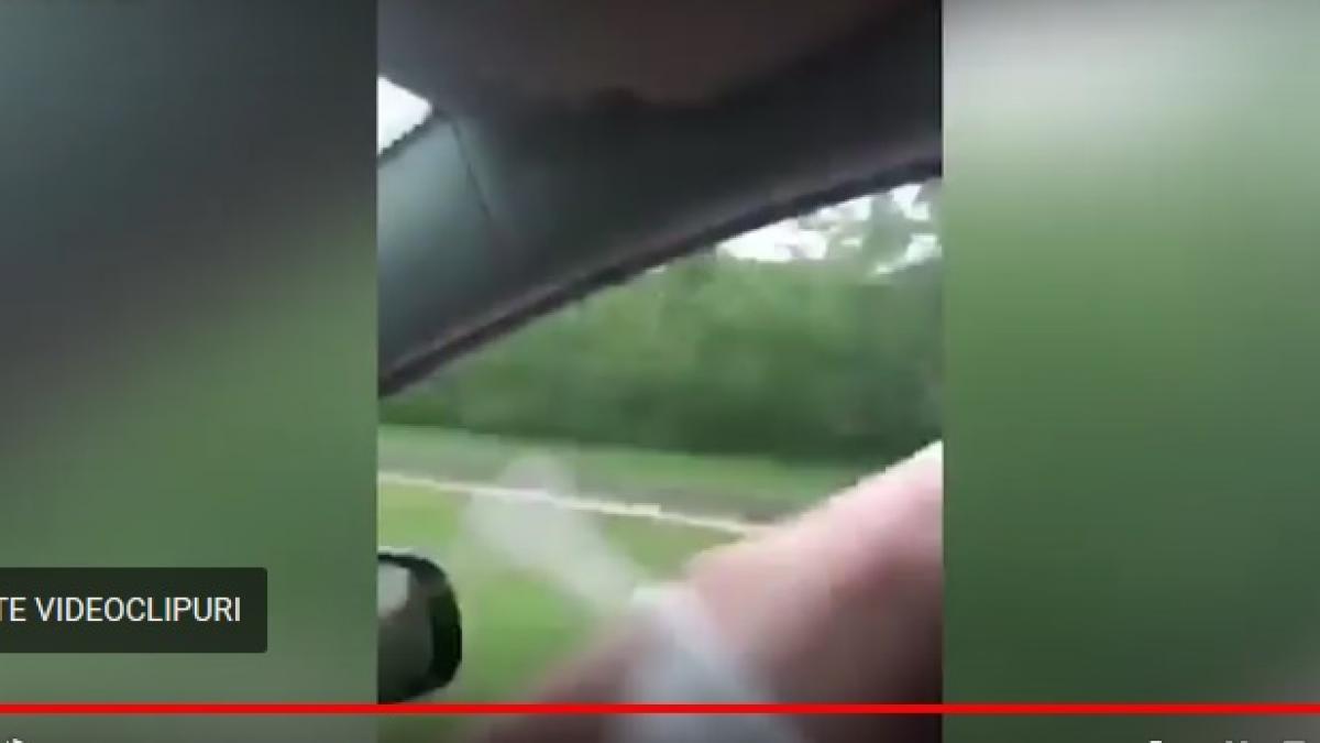 s a dezbracat a deschis geamul masinii si s a lasat pe spate in acest timp prietena ei filma totul