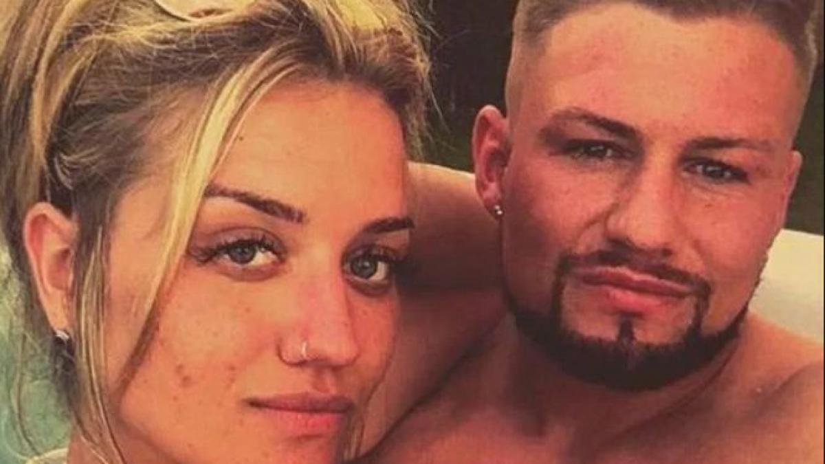 i a cumparat iubitei un inel de logodna apoi s a dus acasa si s a culcat a doua zi era mort cumplit