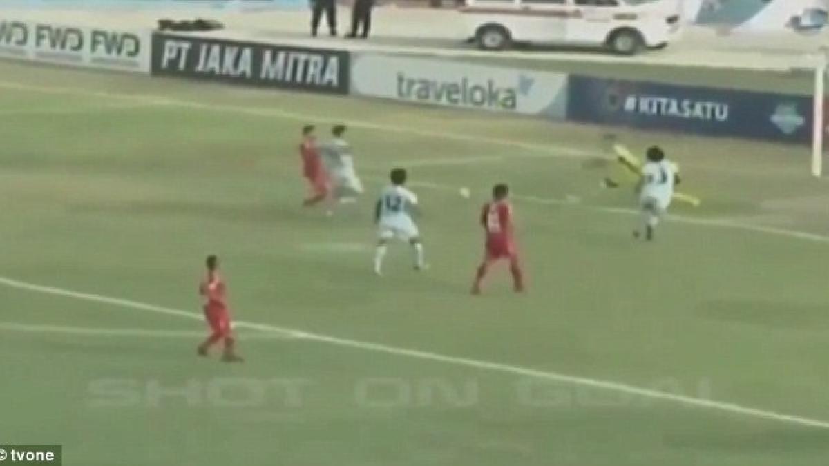 tragedie in fotbalul mondial un portar a murit pe teren dupa un accident stupid