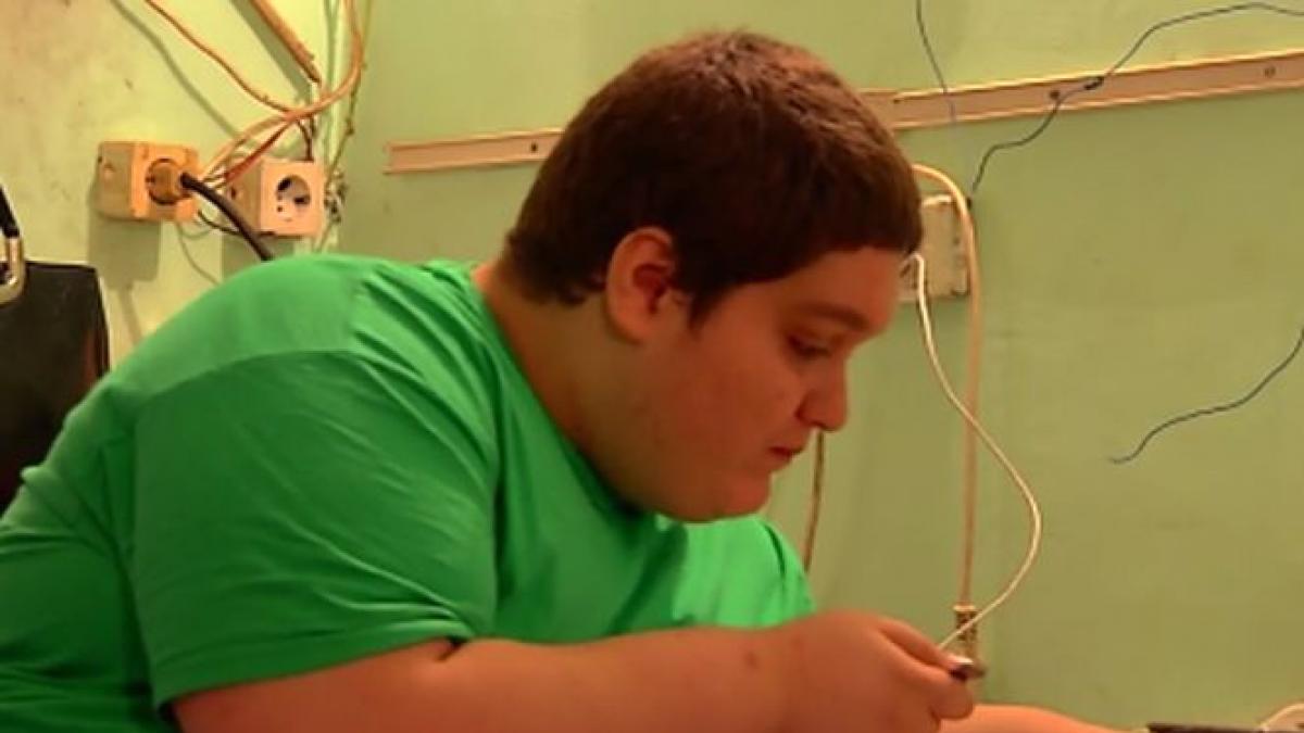 greu in romania povestea copilului care sufera de obezitate si mananca trei paini pe zi