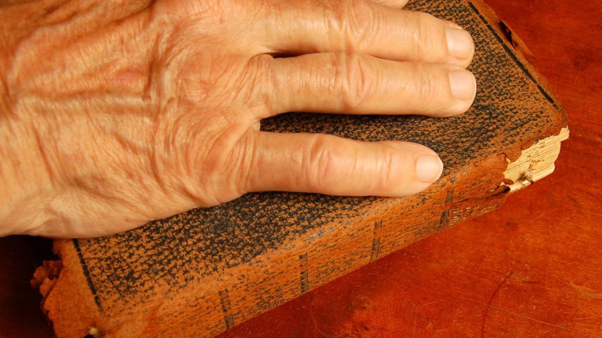 povestea batranei care mananca o data pe zi dar a donat 10 000 de lei pentru catedrala mantuirii