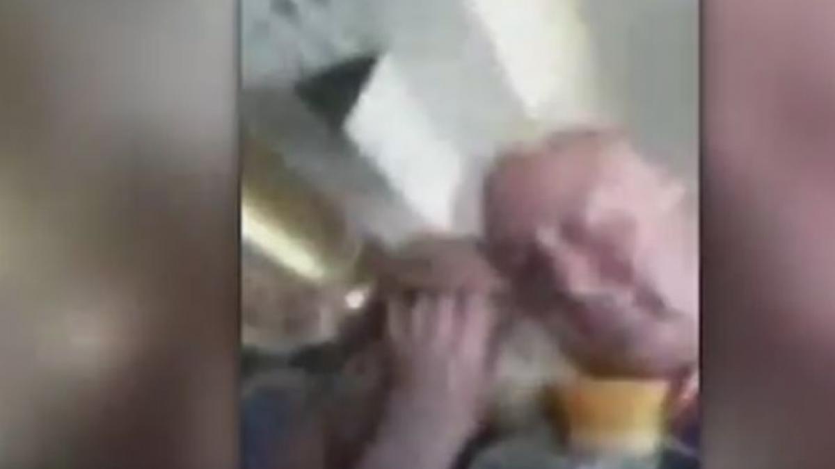 stewardesele au inceput sa urle si sa planga imagini infioratoare din interiorul unui avion care a