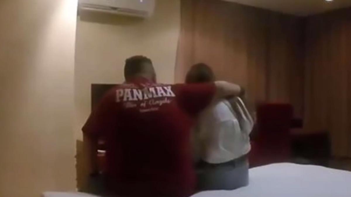 a dat un anunt ca vrea sa si vanda virginitatea dupa ce si a gasit cumparator s a dus in camera de