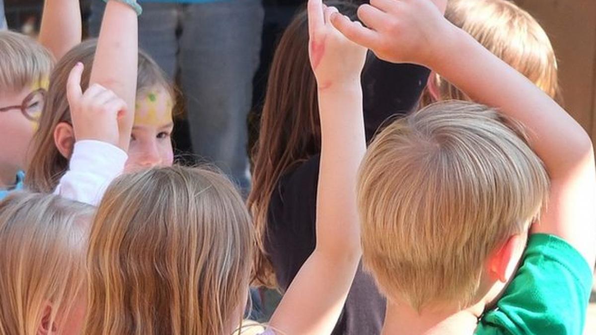 decizie inedita a judecatorilor o educatoare care lovea si jignea copiii va fi internata la