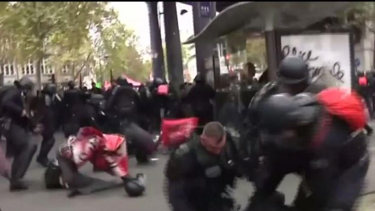 extremismul ia amploare zece tineri francezi au fost arestati pentru ca planuiau atacuri impotriva