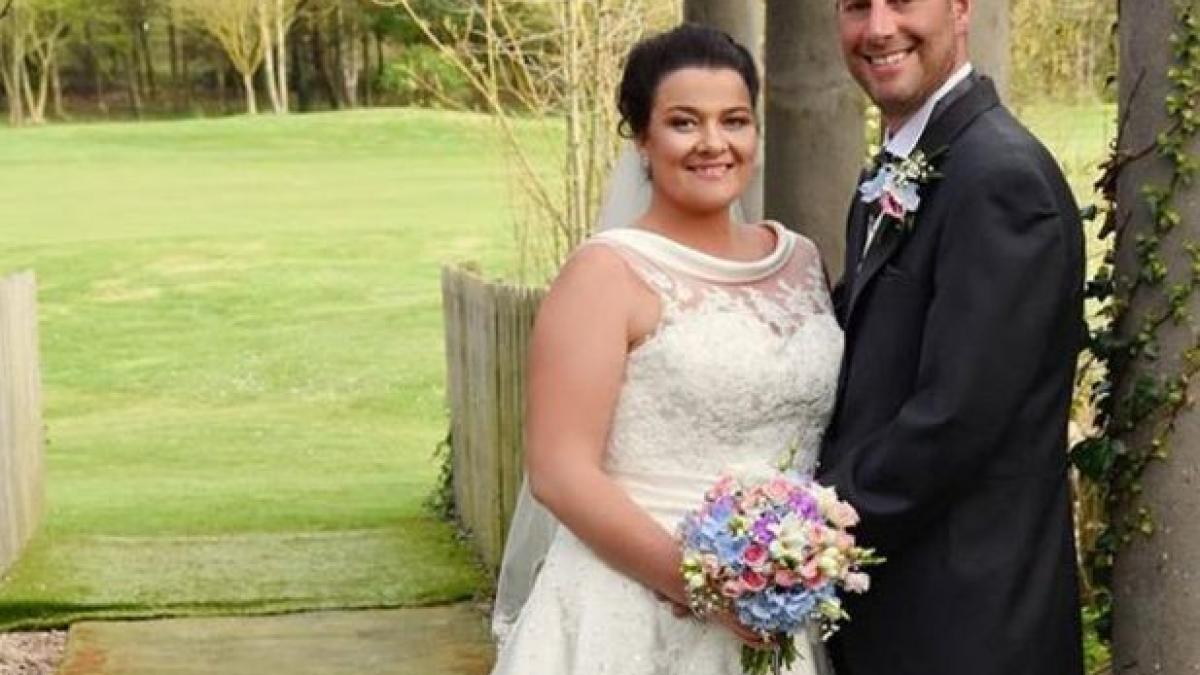 motivul tulburator pentru care o tanara si a taiat rochia de mireasa imediat dupa nunta