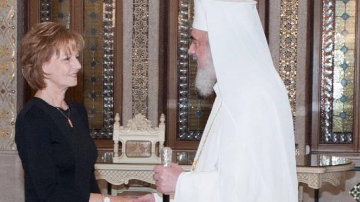 principesa margareta schimb de cadouri cu patriarhul bisericii ortodoxe romane ce a daruit
