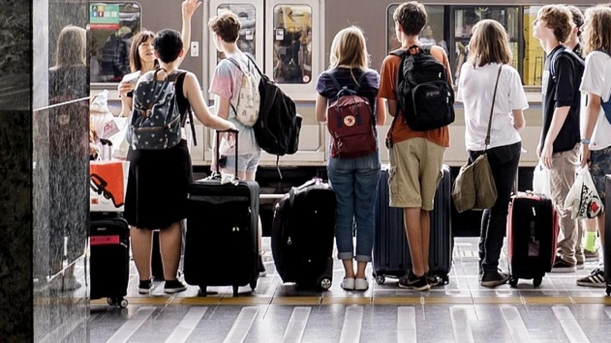 cum au facut doi romani zeci de mii de euro in franta au furat din bagaje folosind un singur