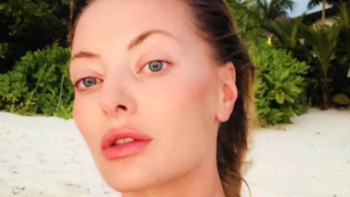 delia imagini spectaculoase cum arata vedeta in costum de baie in maldive