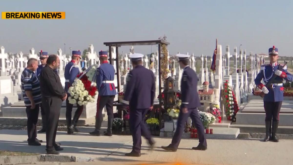 doi ani de la moartea lui bogdan gigina imagini emotionante de la mormantul politistului