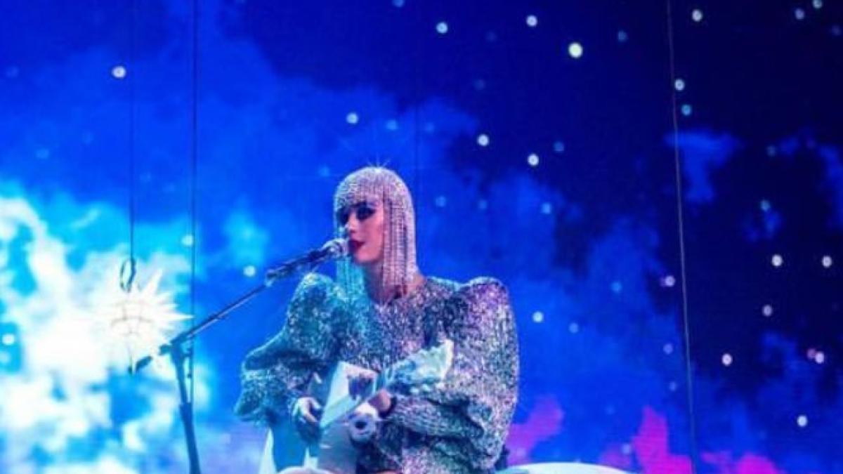 momente de groaza pentru cantareata katy perry ce a patit in plin concert video