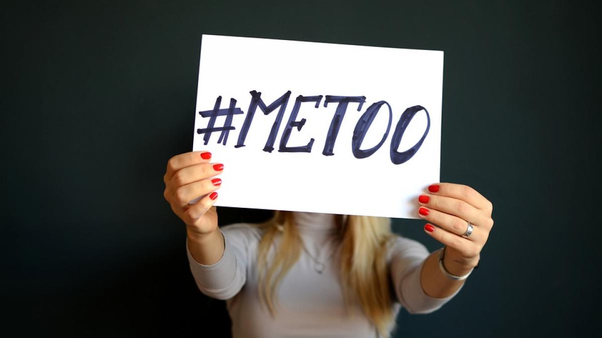 metoo un fost ministru acuzat de hartuire sexuala mana ii aluneca