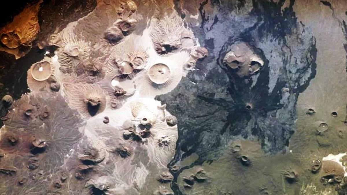 misterioasele structuri de piatra din arabia saudita nimeni nu stie cu exactitate cine le a