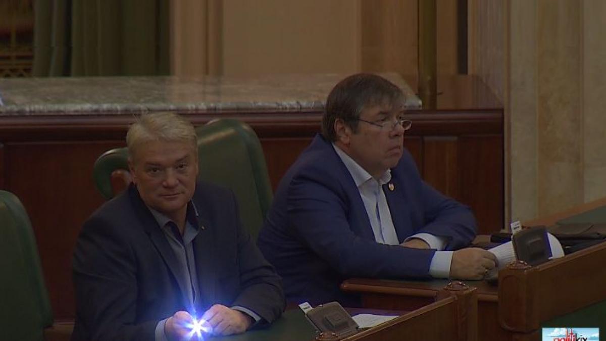 politikix senatorul care le a scos ochii colegilor de plictiseala