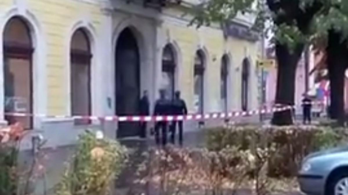 alerta cu bomba in centrul orasului satu mare oamenii au fost evacuati video