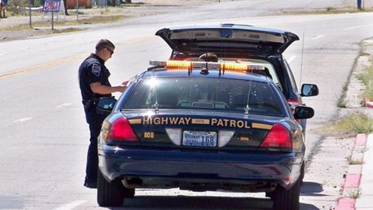 politistii l au oprit pentru ca avea viteza cand au ajuns in dreptul masinii sa intre in pamant de