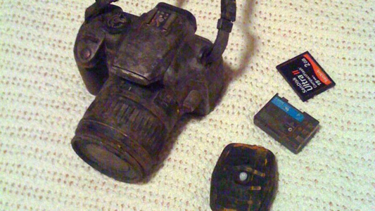 a vazut un obiect plin de namol in padure l a curatat si a realizat ca e un aparat foto surpriza