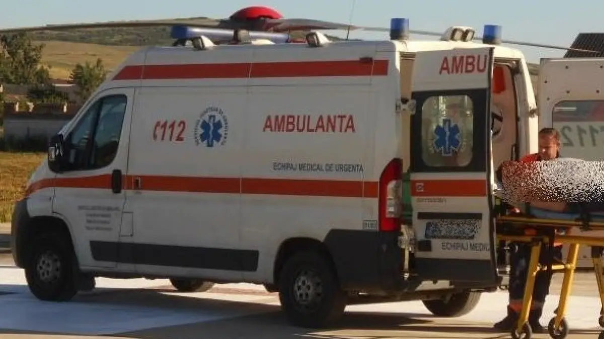 interventie de urgenta o femeie a cazut de pe un pod care trece peste dn 1