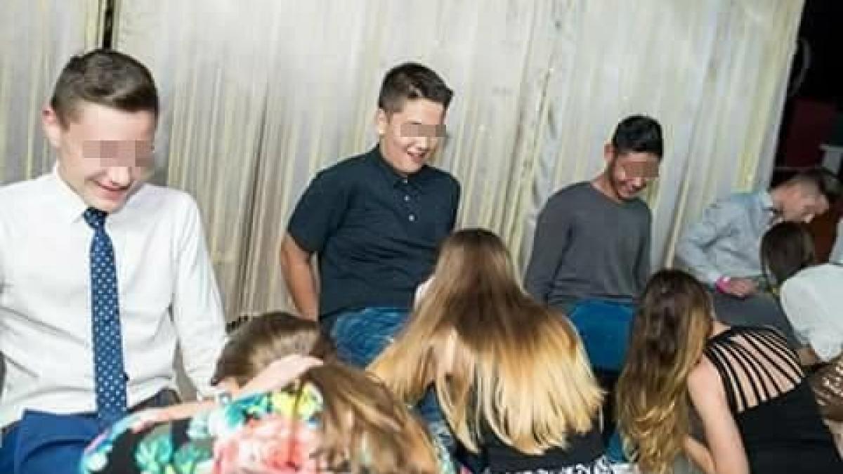ministrul educatiei anunta schimbari drastice dupa ce elevii au mimat acte sexuale la un bal al