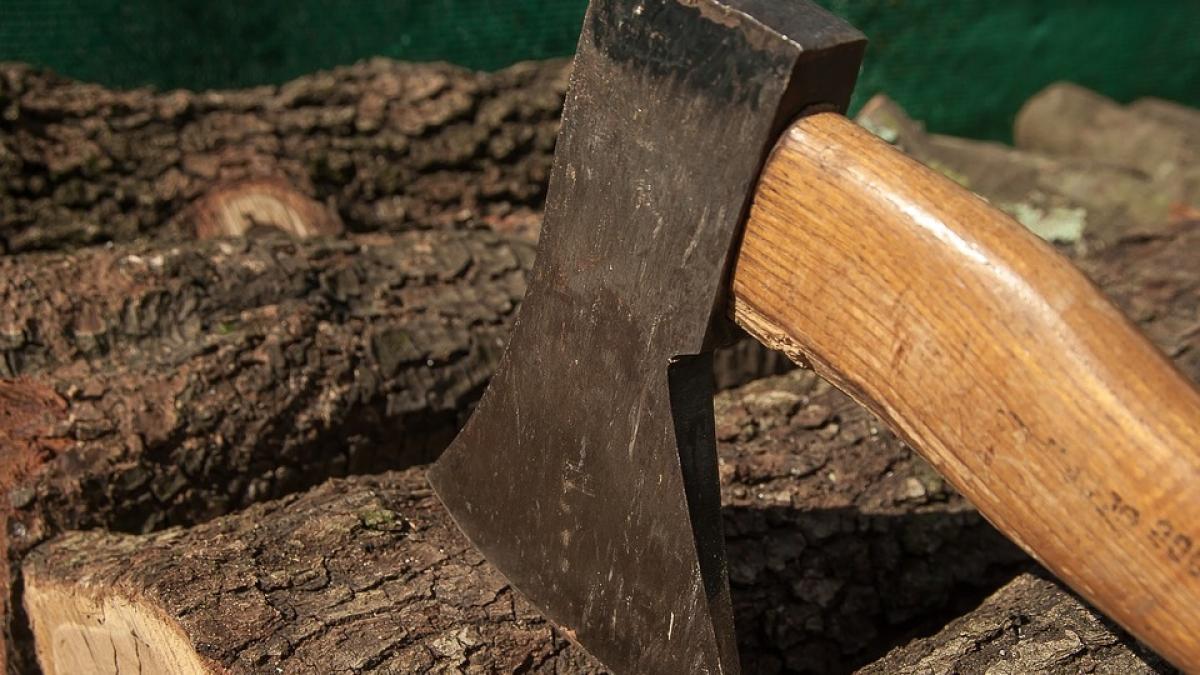 imagini socante un jurnalist a fost atacat cu toporul