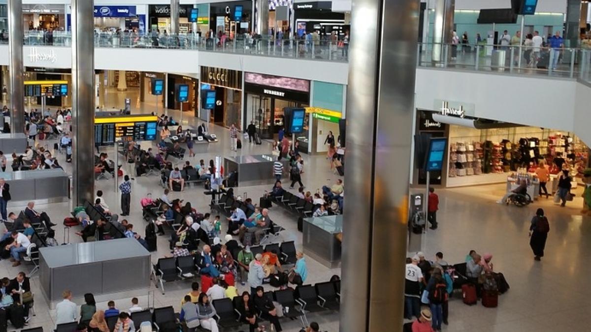 ancheta pe aeroportul heathrow din londra un stick usb cu informatii confidentiale a fost gasit pe