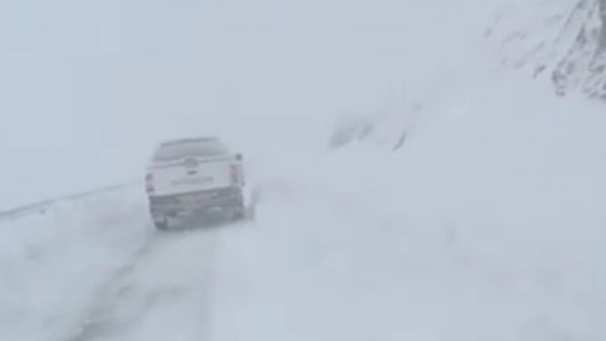 aparitie bizara pe transfagarasanul acoperit de nameti toti au ramas cu gura cascata video