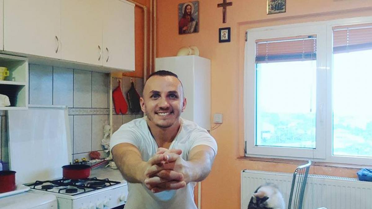 mihai traistariu s a fotografiat in apartamentul din constanta fanii au ras de el foto