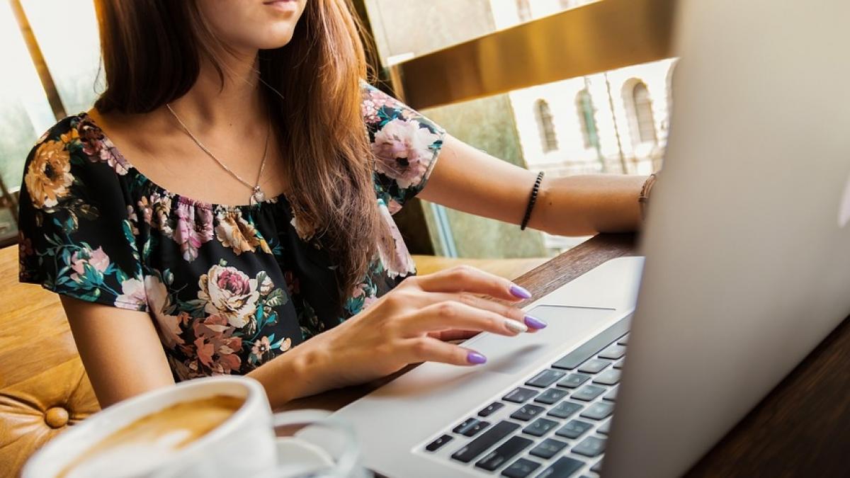 specialistii trag un semnal de alarma ce a patit o tanara care nu si a acoperit camera web de la