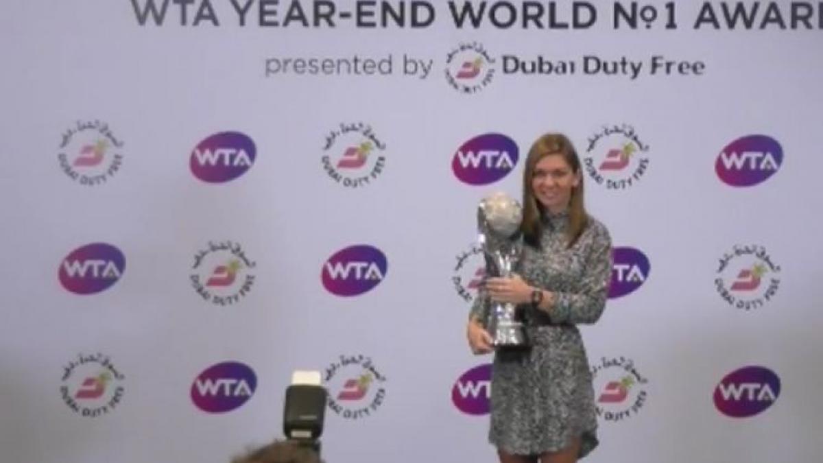 mesaj emotionant al lui darren cahill pentru simona halep dupa ce romanca a primit trofeul de lider