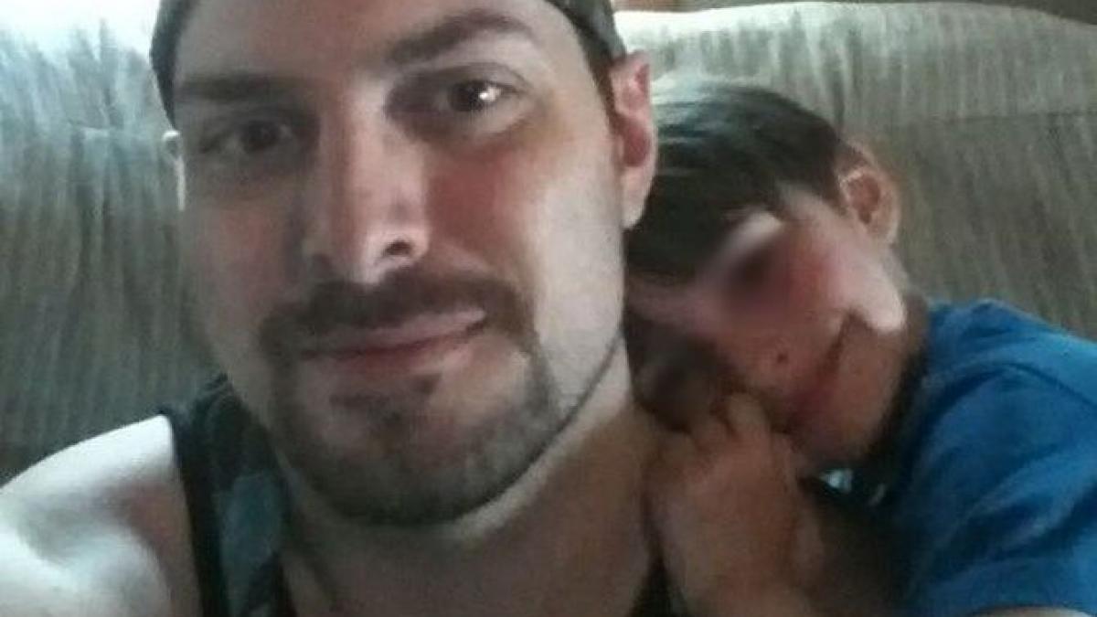 un copil de 4 ani a dezvaluit secretul tatalui lui la gradinita iar reactia educatoarei i a uluit