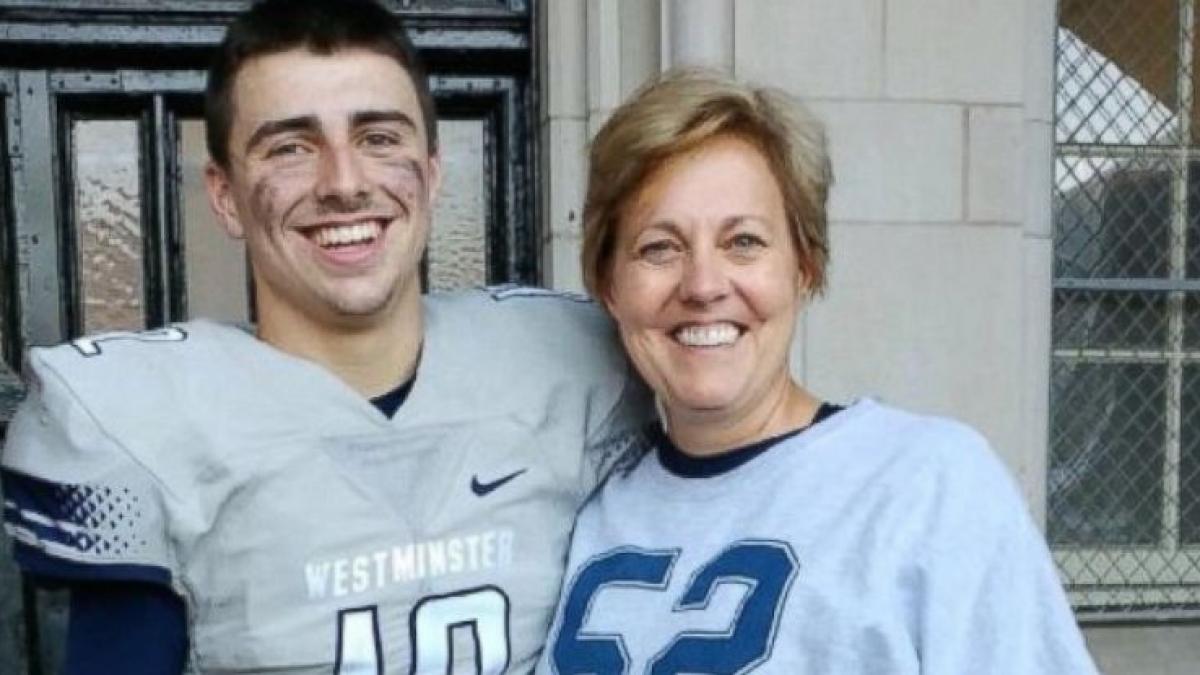 a primit un pachet de la mama sa si s a grabit sa l desfaca nu se astepta nicio clipa sa gaseasca