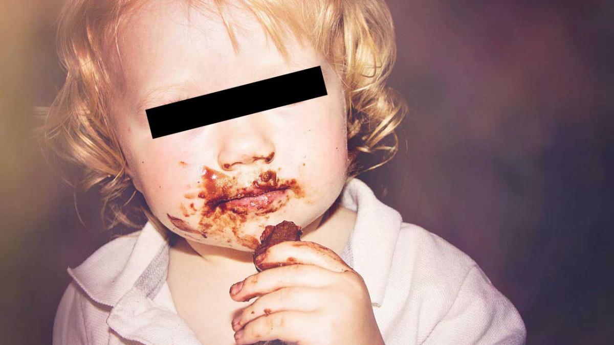 copil tratat cu ciocolata de medicii din iasi pentru a putea trai baietelul de patru ani cantareste