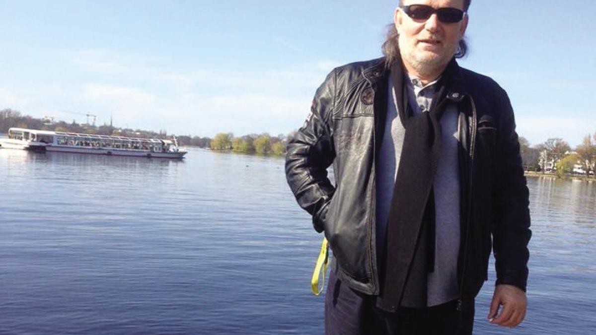 sotia unui cascador cunoscut batuta crunt in plina strada