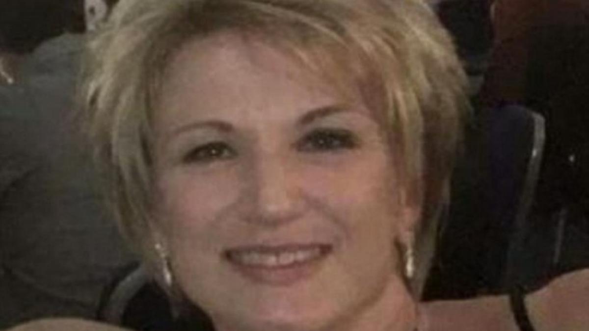 credea ca sotul sau este plecat in delegatie asa ca a decis sa stea acasa si sa se uite la