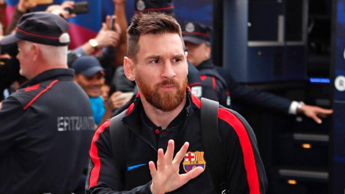 lionel messi a avut parte de o surpriza de proportii in timpul meciului de la pireu video