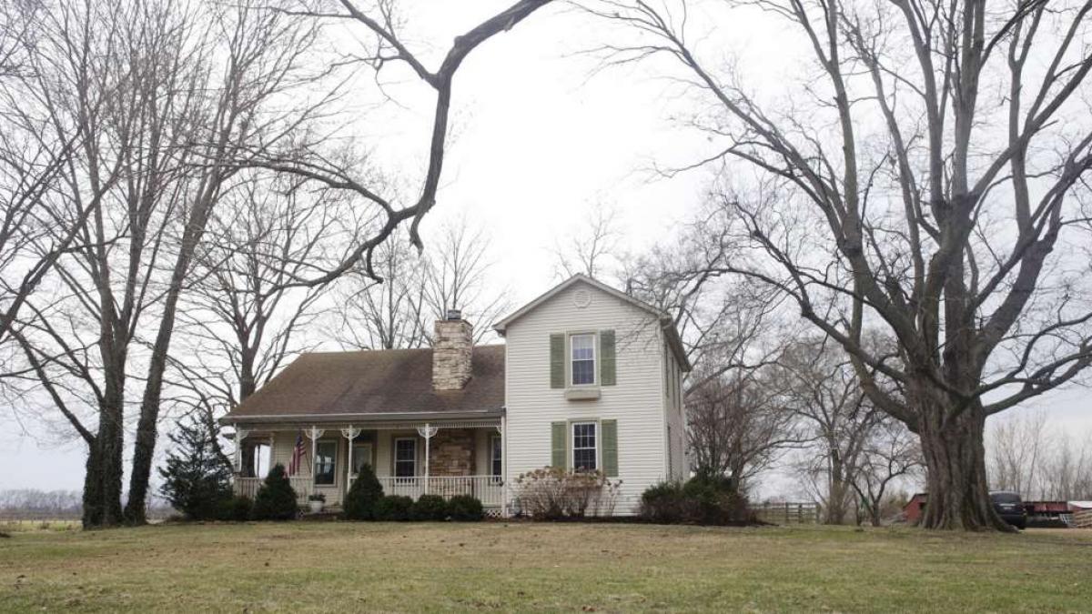 cumparase casa familiei de la o matusa dar cand a ajuns in pod a facut o descoperire inedita ce