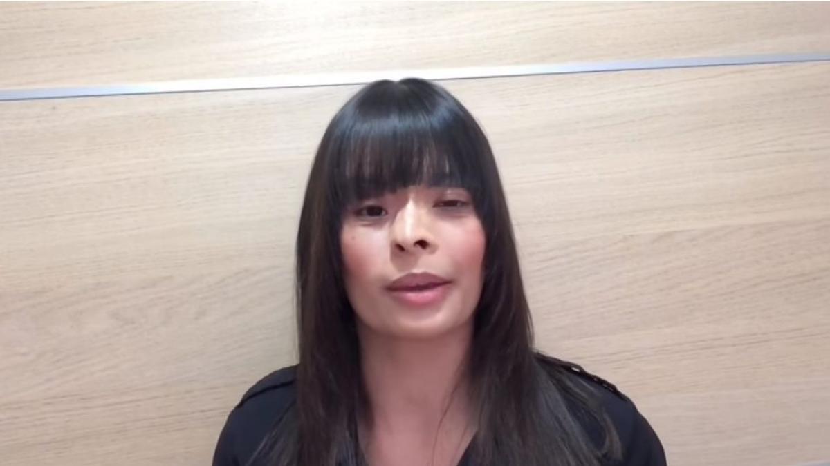 s a machiat si a inceput sa lacrimeze a crezut ca e din cauza cosmeticelor dar cand a mers la medic