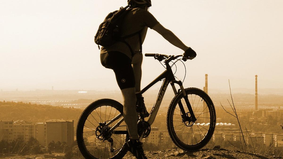 a fost diagnosticat cu cancer dar strabate mii de kilometri cu bicicleta dintr un motiv impresionant