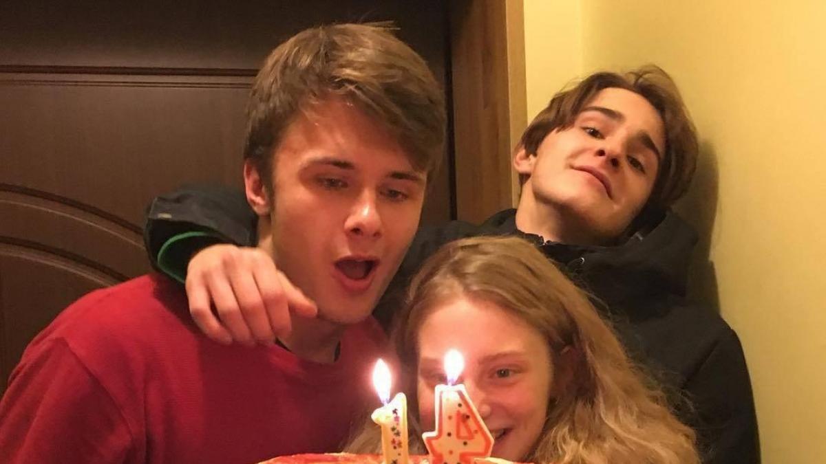 au facut o mica petrecere pentru a sarbatori implinirea a 14 ani cum a aratat tortul este de a